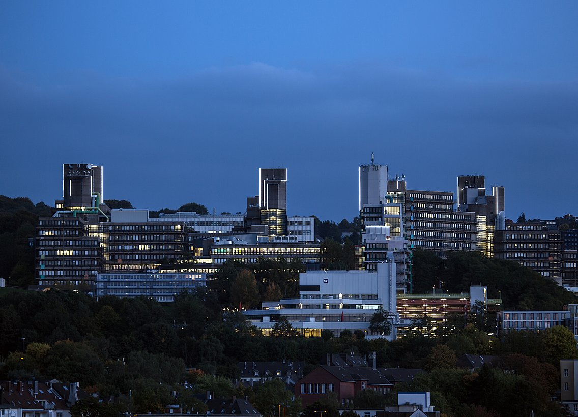 Campus Grifflenberg bei Nacht