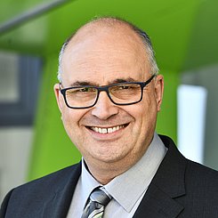 Herr Prof. Dr.-Ing. Peter Gust