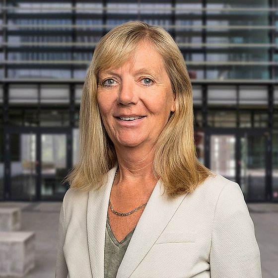 Portrait von Prof. Dr. Petra Buchwald 